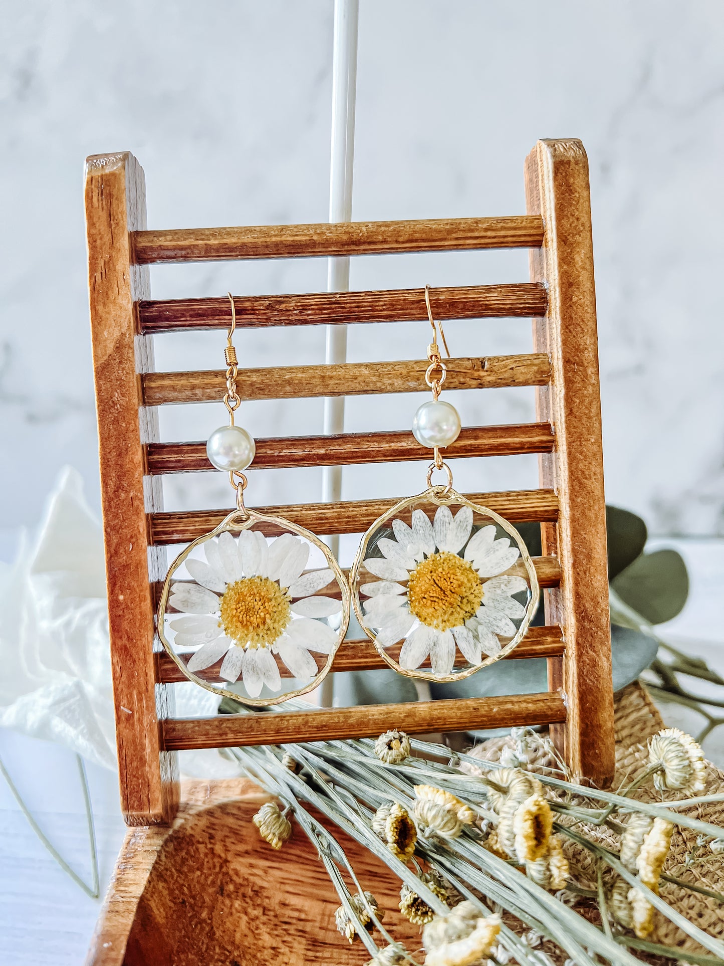 Pearl & daisy earrings